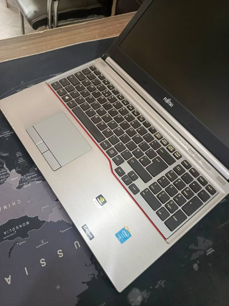 Fujitsu CELSIUS H730 Core i7-4800MQ Mobile workstation NVIDIA Quadro 15