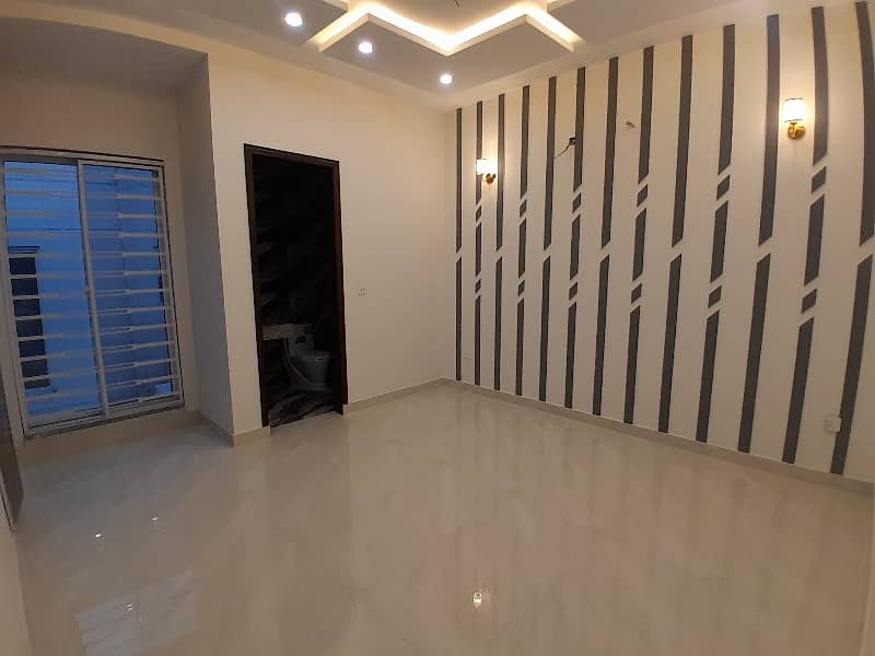 5 Marla House In Central Bankers Avenue - Block G For Sale 2