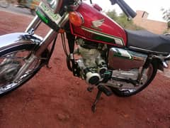 bike bilkul safe hai urgent sale karni hai . 03195682287 whats app.