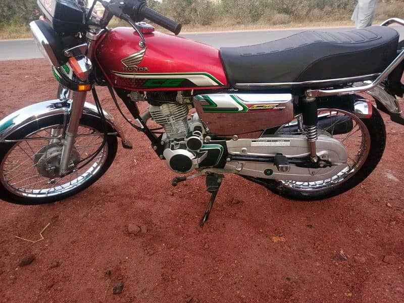 bike bilkul safe hai urgent sale karni hai . 03195682287 whats app. 2