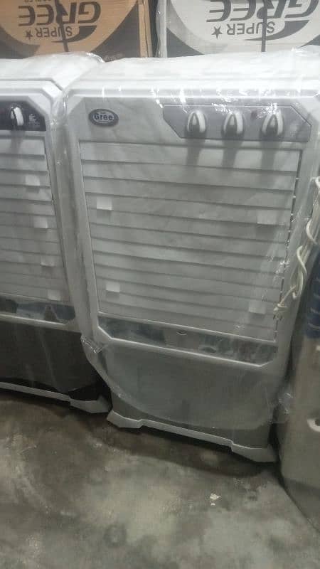 pure plastic body coolers 11