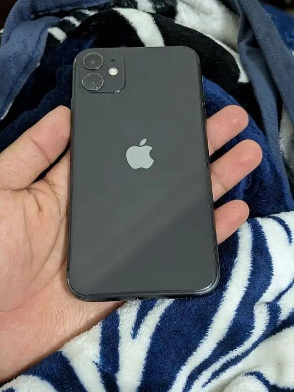 Iphone 11 condition 10/9 battery Health 82 storage 64 1