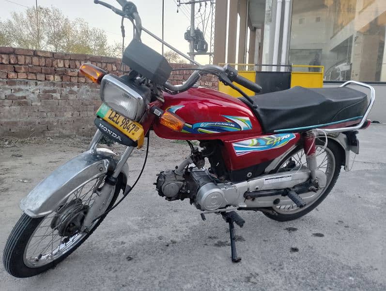 Honda C70 2007 4