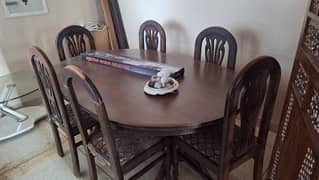 Dining table in fresh condition