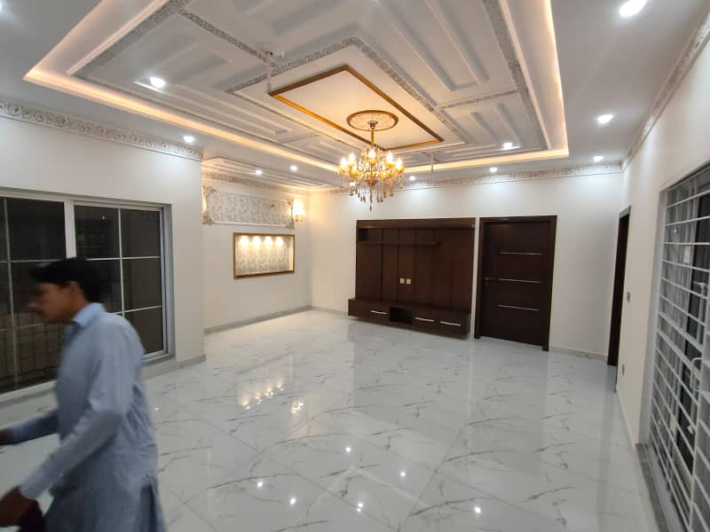 1 KANAL BRAND NEW PORTION FOR RENT NEAR UCP ROAD LAHORE. 8