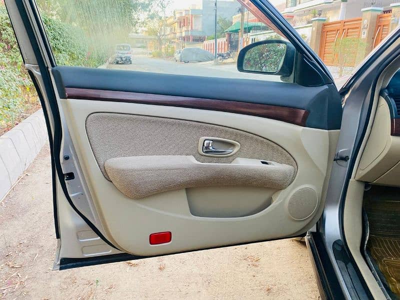 Nissan Bluebird Sylphy 2006 | Nissan bluebird in silver for sale 4