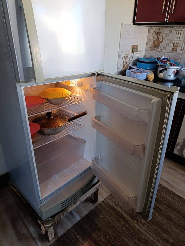 pel fridge refrigerator  2300 lush condition 3