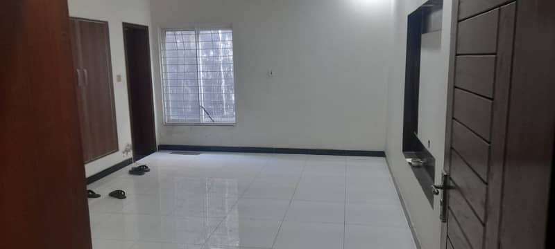 14 Marla Tile Floor House In Johar Town For Rent 4