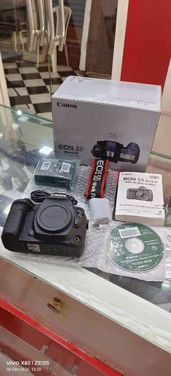 Canon 5D Mark IV With Box