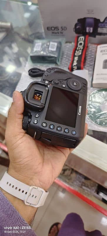 Canon 5D Mark IV With Box 4