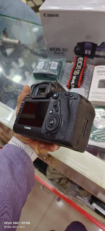 Canon 5D Mark IV With Box 5