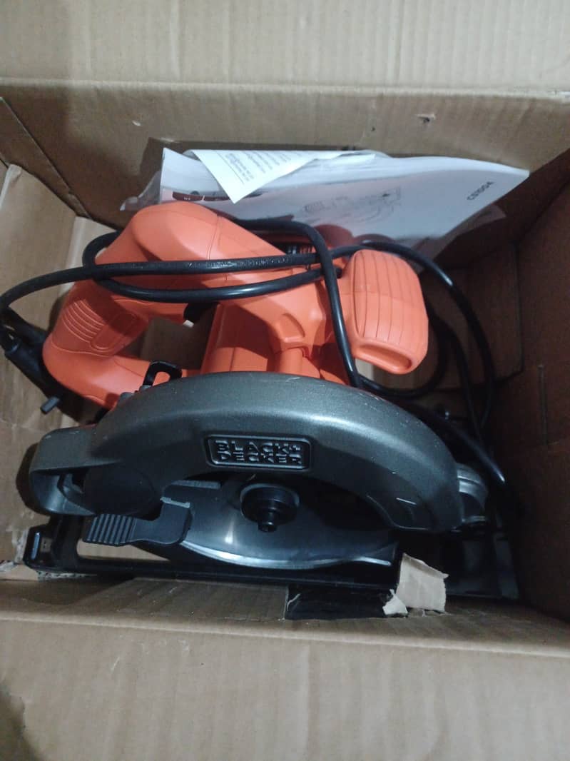 BLACK + DECKER CIRCULAR SAW AND JIGSAEW 1