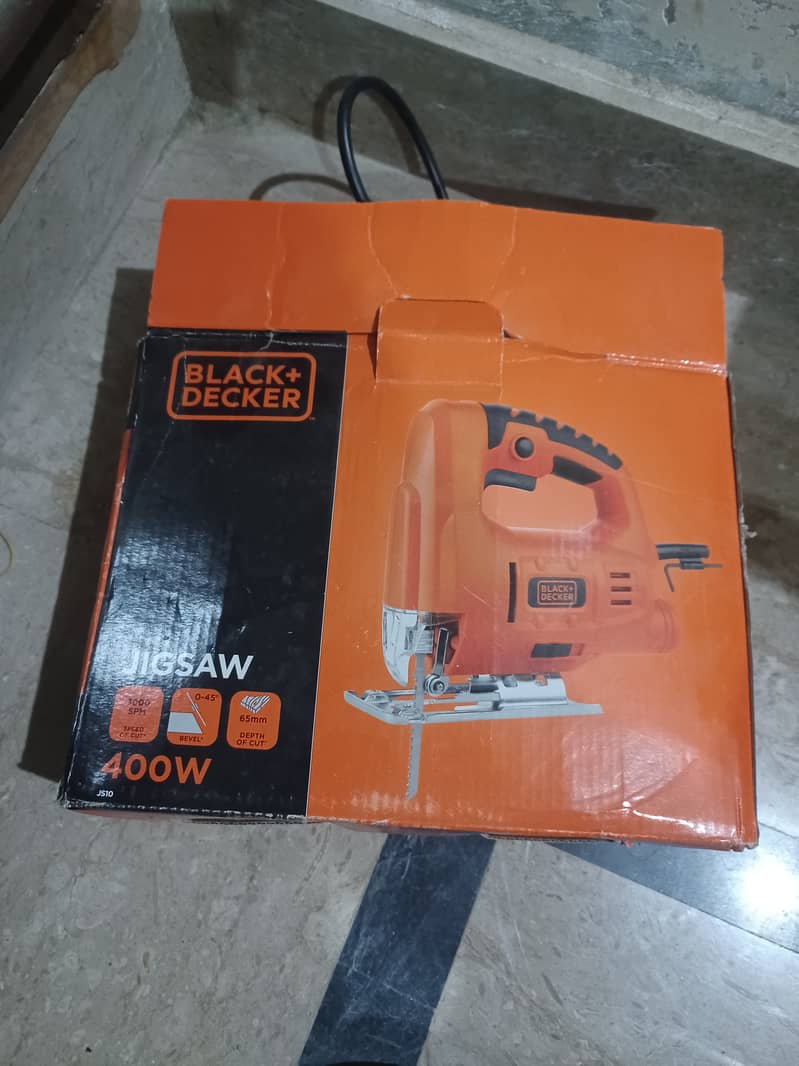 BLACK + DECKER CIRCULAR SAW AND JIGSAEW 8