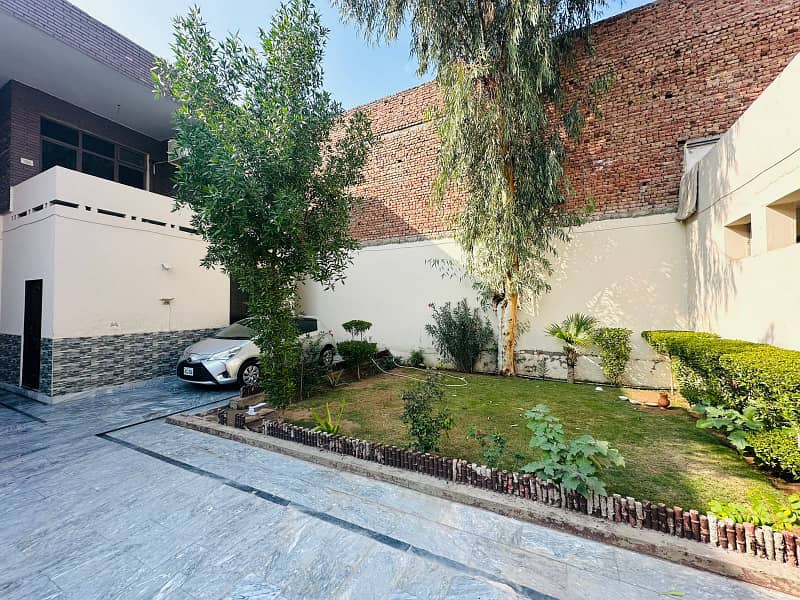 17.5 URGENT AND CHEAP DOUBLE STOREY HOUSE FOR SALE IN A -BLOCK OLD SATELLITE TOWN NEAR SUPERIOIR GROUP OF COLLAGES SARGODHA 6