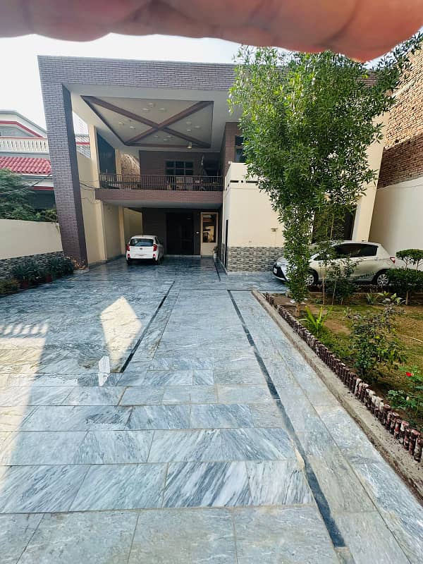 17.5 URGENT AND CHEAP DOUBLE STOREY HOUSE FOR SALE IN A -BLOCK OLD SATELLITE TOWN NEAR SUPERIOIR GROUP OF COLLAGES SARGODHA 7