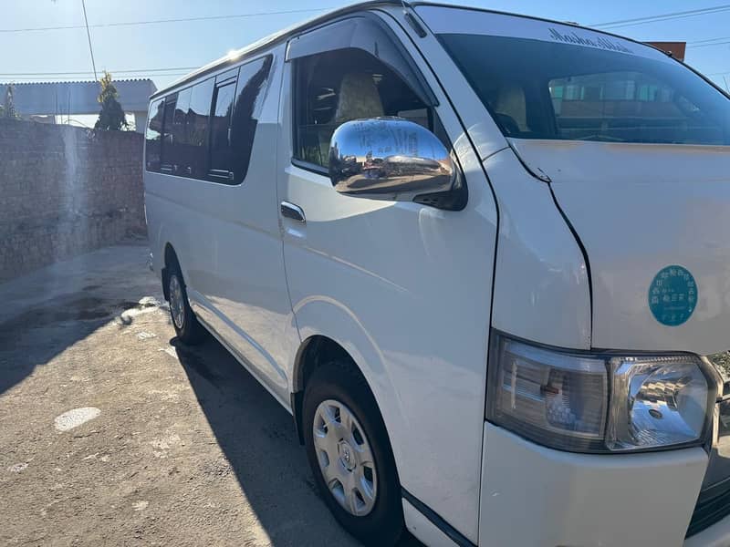 Toyota Hiace 2010 8