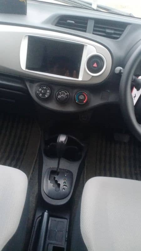 Toyota Vitz 2013 8