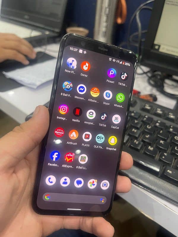 Google pixel 4 pta approved 6/64 Camera looks like iphone 13 pro 2