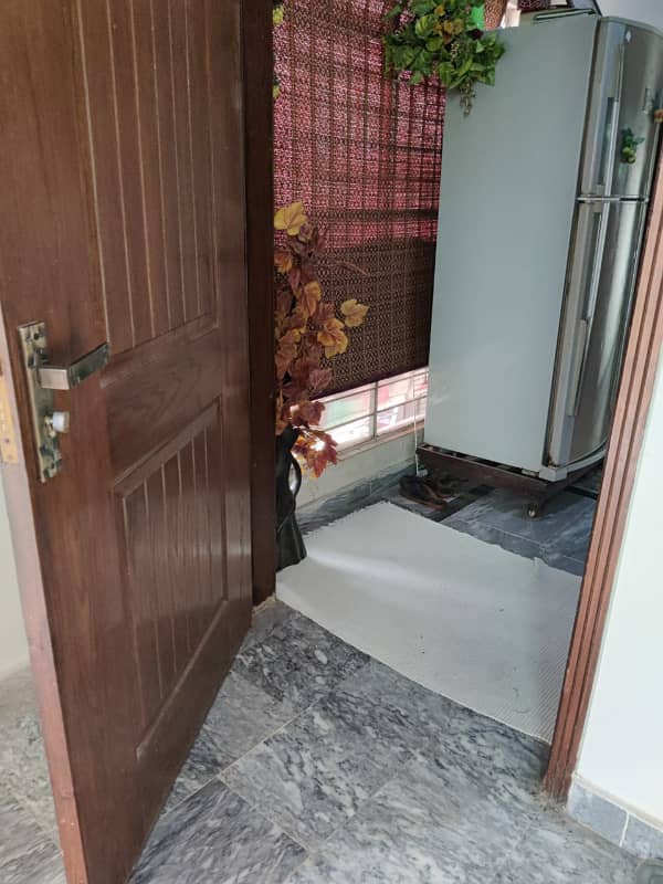 1 kanal Beautiful 2nd Floor Portion For Rent 4