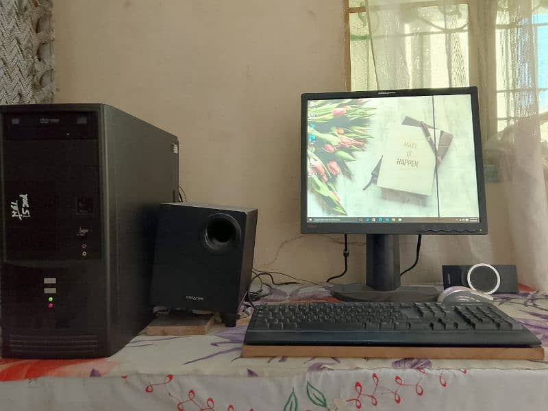 Desktop and LED with mouse and keyboard 4