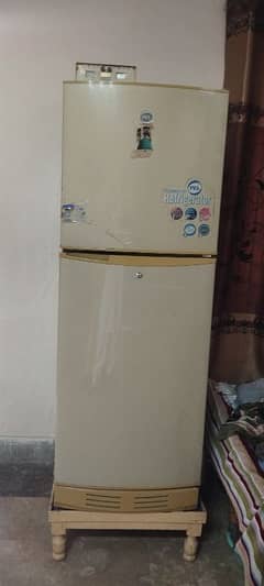 pel medium size refrigerator with 2 door. model 2500jf