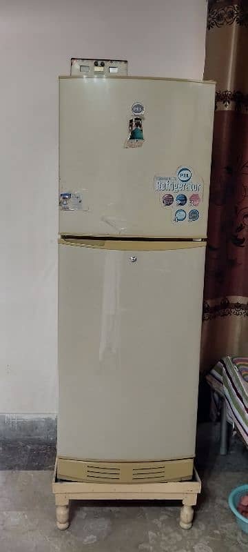 pel medium size refrigerator with 2 door. model 2500jf 7