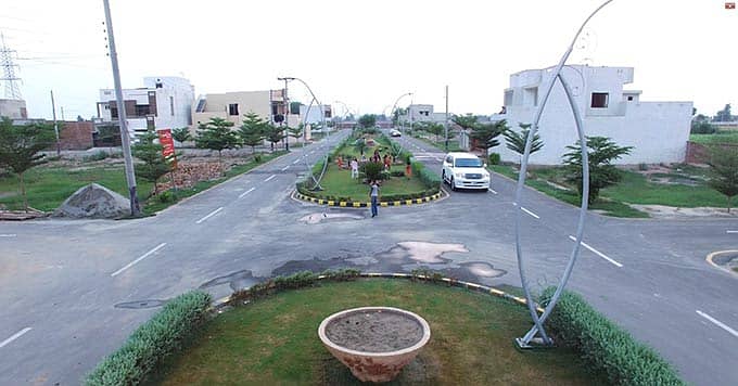 4 Marla Residential Plot available for sale in Al Safa Block Jeewan city Sahiwal. 1