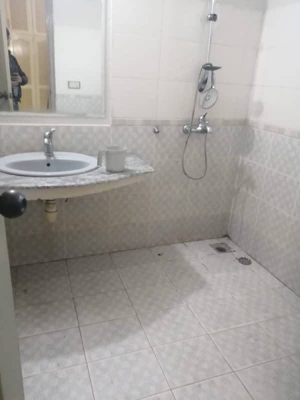 5 marla house 3 bedroom tvl kichan near G1 market 0