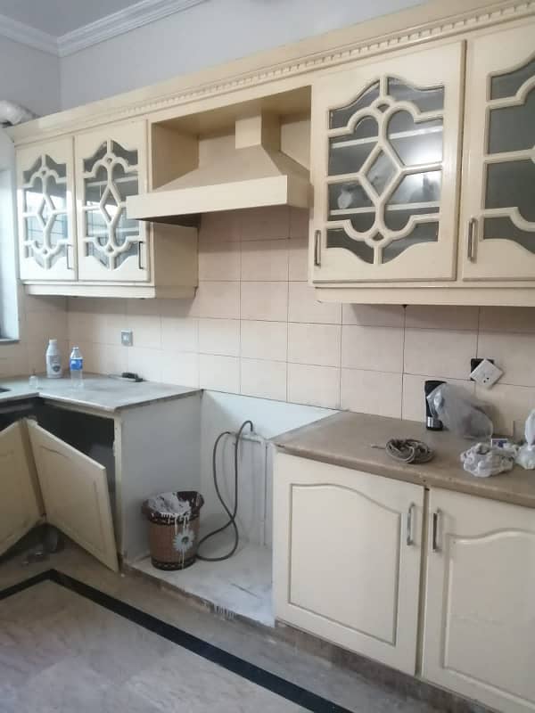 5 marla house 3 bedroom tvl kichan near G1 market 1