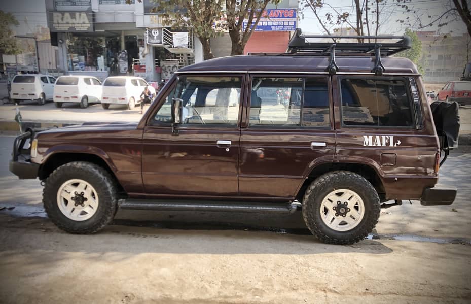 Mitsubishi Pajero 1990 16