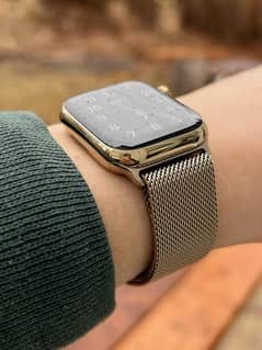 Apple Watch Series 8 Gold Stainless 45MM (97BH)