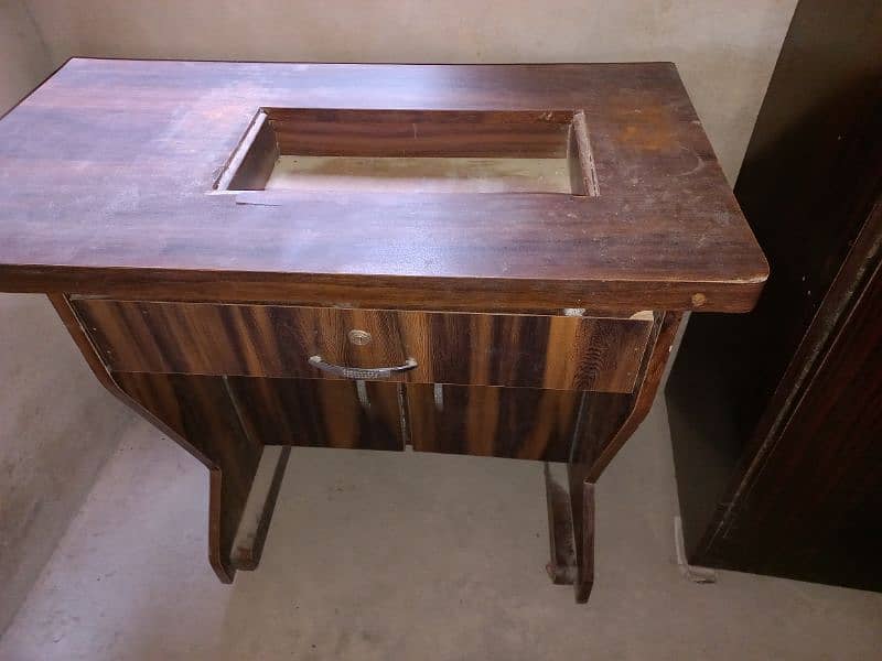 Wooden Sewing Machine Table – Sturdy & Functional 2