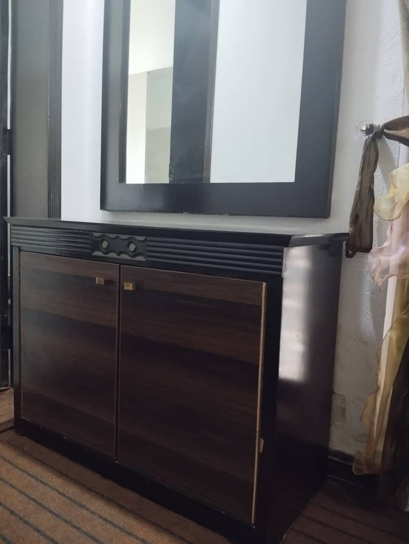 Dressing table | for sale | Lahore | mirror | table 1