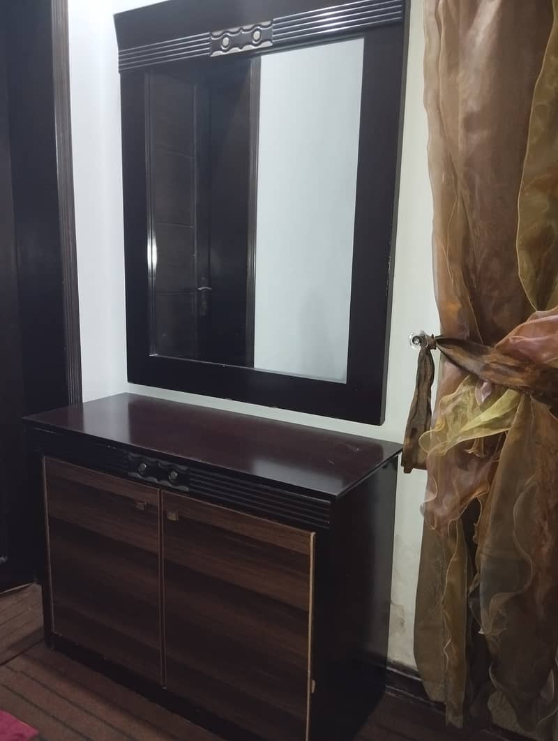 Dressing table | for sale | Lahore | mirror | table 2