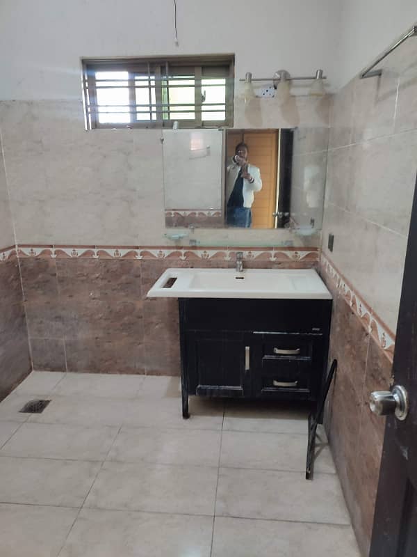 INDEPENDENT UPPER PORTION AVAILABLE FOR RENT IN BANIGALA 13