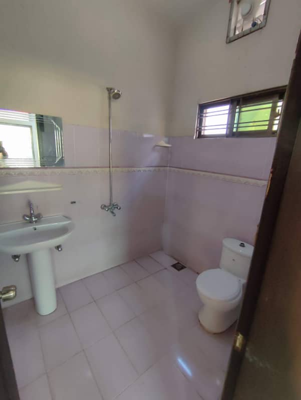 INDEPENDENT UPPER PORTION AVAILABLE FOR RENT IN BANIGALA 16