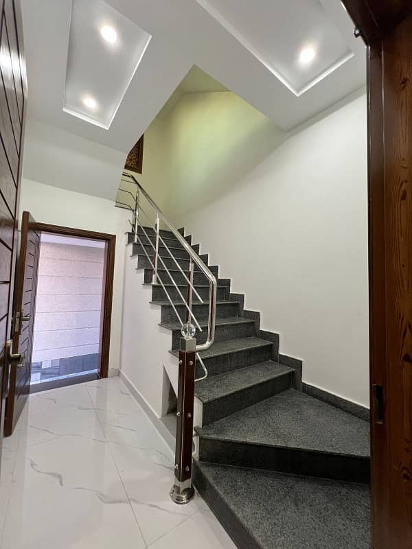 10 Marla House for Sale in Jubilee Town Spacious & Well-Located 9