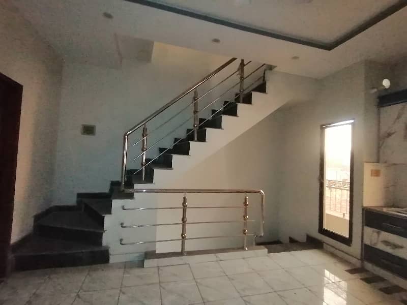 Ideal Prime Location House In Lahore Available For Rs. 7200000 10