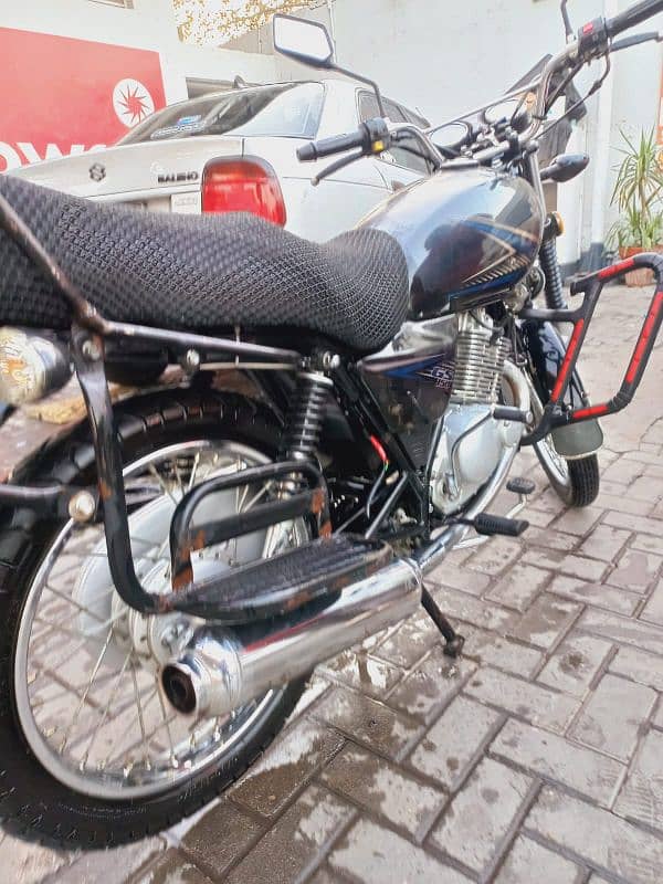 Suzuki GS150 1