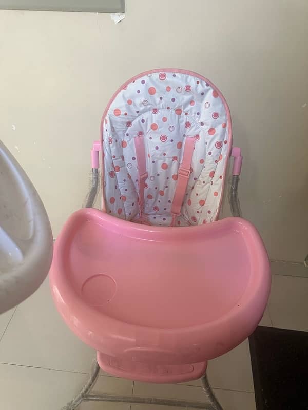 brand new baby high chair in packing 10/10 condition 0