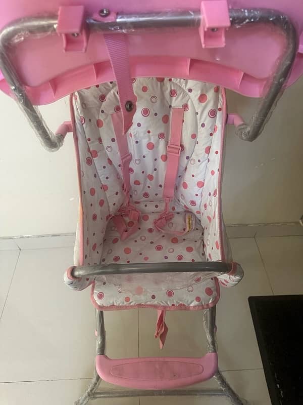 brand new baby high chair in packing 10/10 condition 3