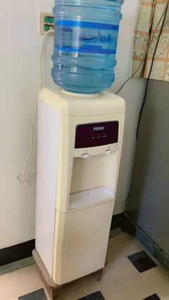 Water dispenser with mini fridge