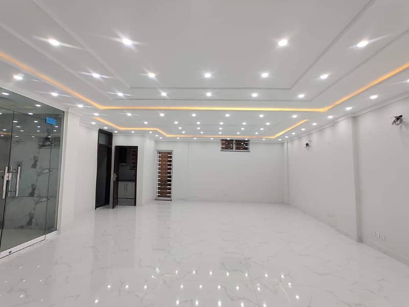 5 Marla Commercial floor for rent serious Clint only 0