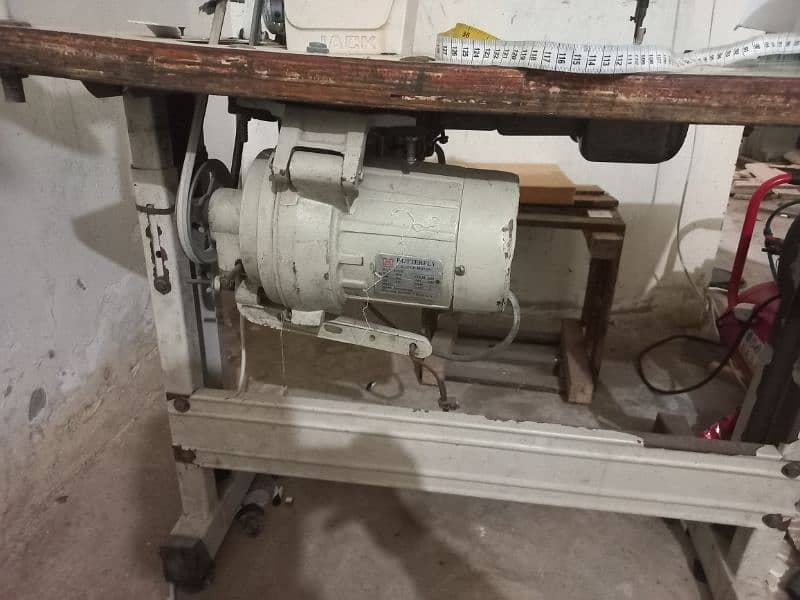 Silai joki machine for sale good condition her chez oky bahria phase 7 2