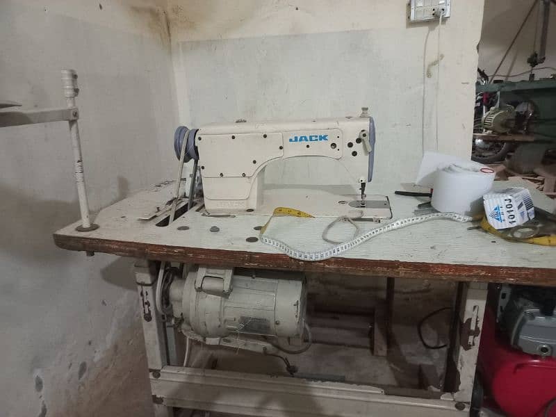 Silai joki machine for sale good condition her chez oky bahria phase 7 3