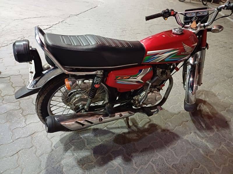 Honda CG 125 bhot pyari bike hai 1st owner 1