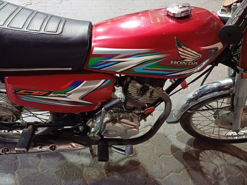 Honda CG 125 bhot pyari bike hai 1st owner 3