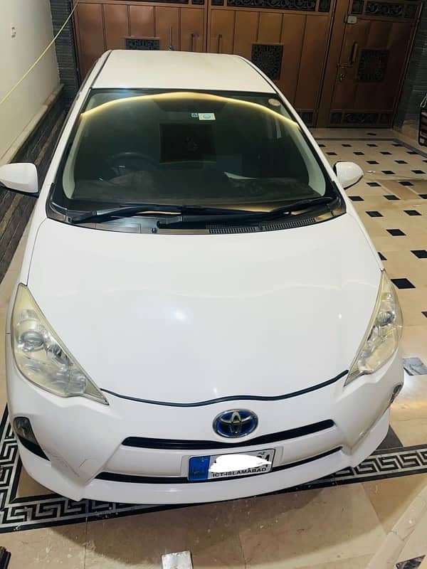 Toyota Aqua 2013 in mint condition 2