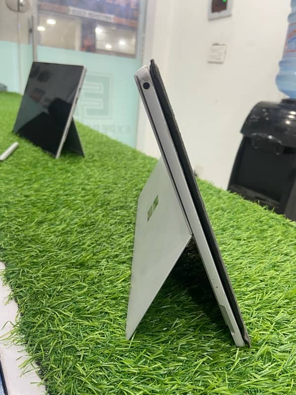 Microsoft Surface Pro 7 Core i7 Generation 10th 16gb ram 256gb ssd 1