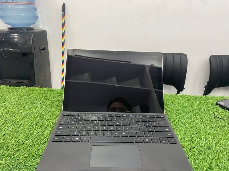 Microsoft Surface Pro 7 Core i7 Generation 10th 16gb ram 256gb ssd 4